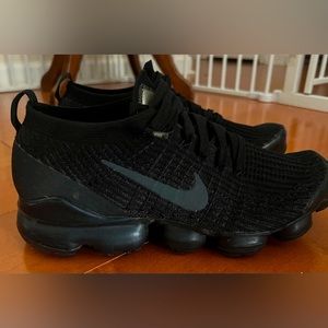 Men’s Black Flyknit 3 Triple Black Vapormax size 8.5 with original box